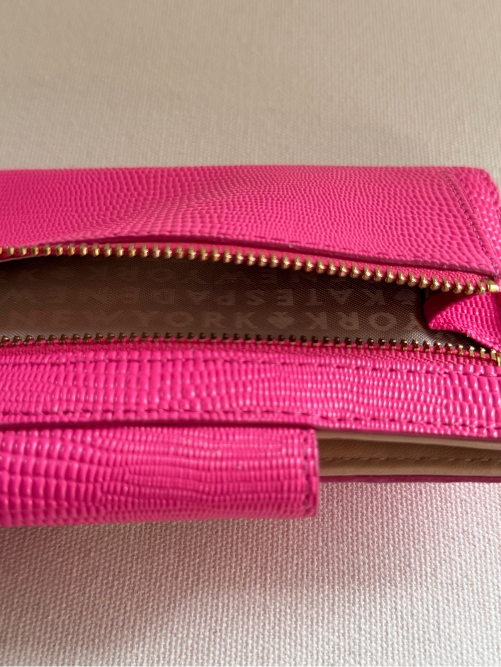 Kate Spade New York Pink Lizard Embossed Leather Travel Wallet - Picture 4 of 5